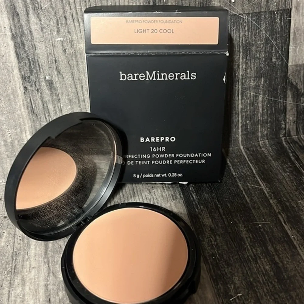 bareMinerals BarePro 16 HR light 20 cool‎ NIB